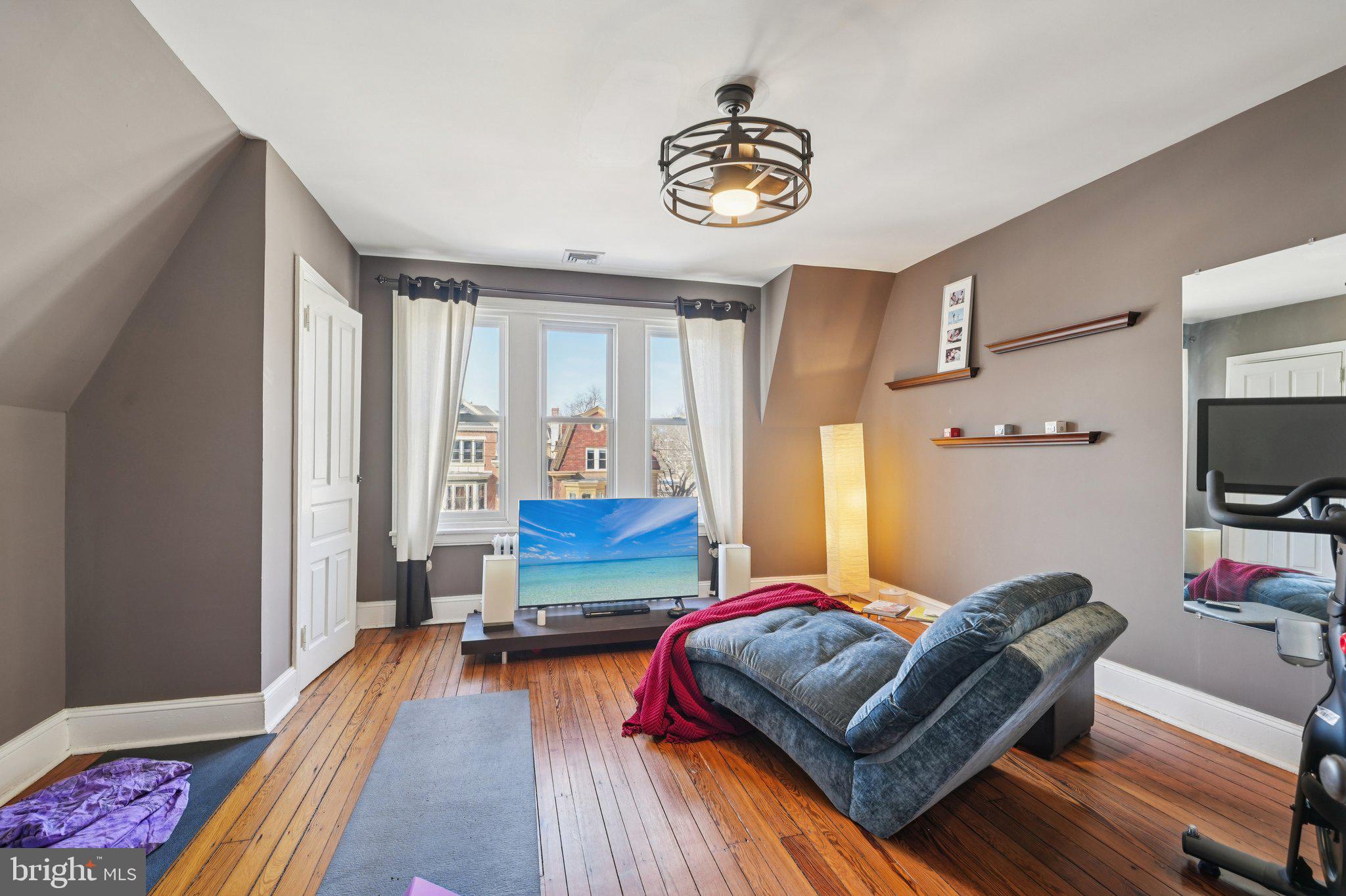 UNIVERSITY CITY - Residential