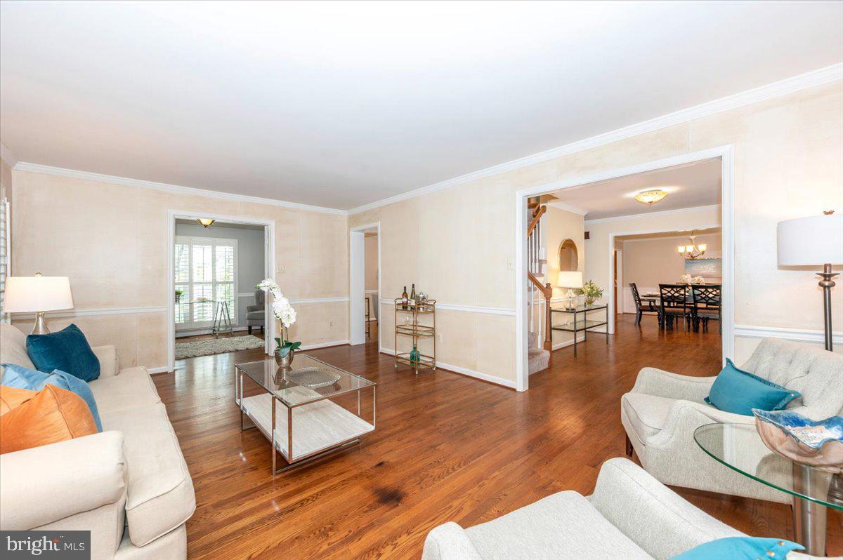 10 MEGANS COURT