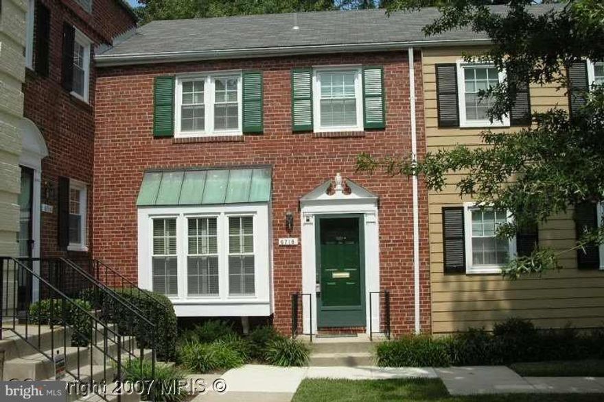 FABULOUS SUN SPLASHED END UNIT TOWN HOUSE IN KENWOOD FOREST!  3 BR/2.5 BA, GRANITE COUNTERS, OAK FLOORS ON MAIN, NEW CARPET ON BEDROOM LEVEL, WASHER/DRYER, PLANTATION SHUTTERS ON MAIN & IN MASTER BR. GREAT OUTDOOR GARDEN/PATIO.  MINS TO DOWNTOWN BETHESDA