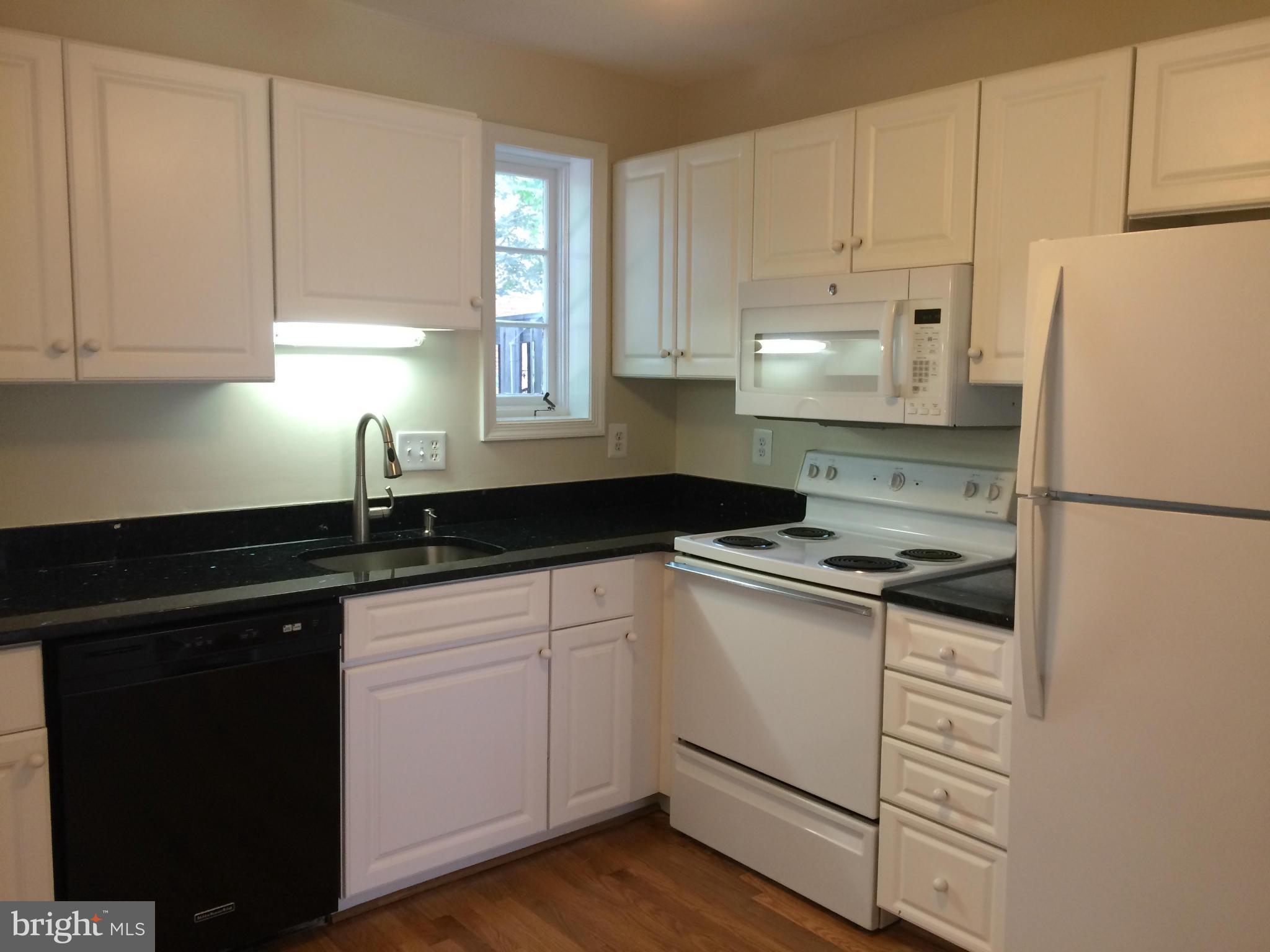 KENWOOD FOREST - Residential Lease