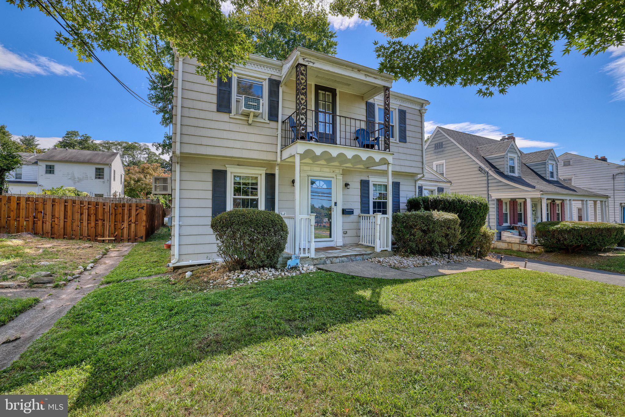 782 LOWER FERRY ROAD