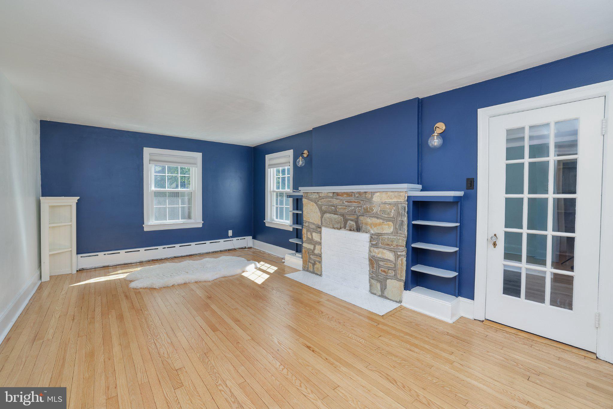 782 LOWER FERRY ROAD