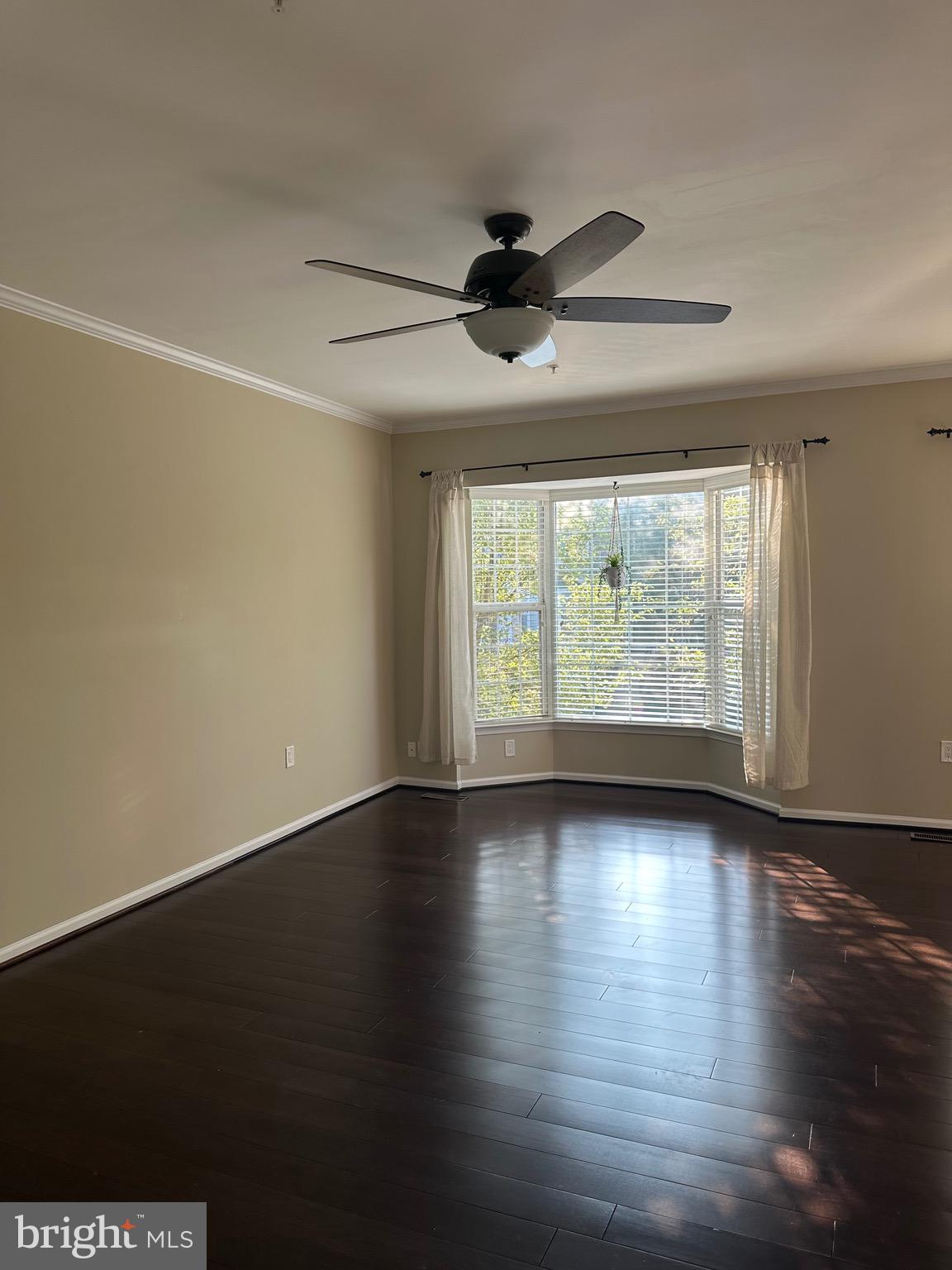 THE KNOLLS - Residential Lease