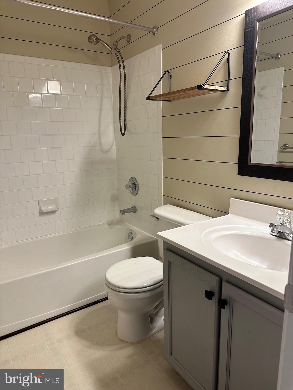 THE KNOLLS - Residential Lease