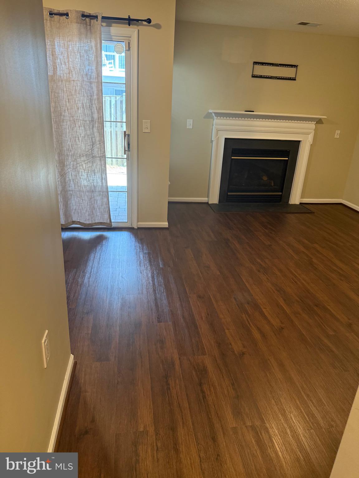 THE KNOLLS - Residential Lease