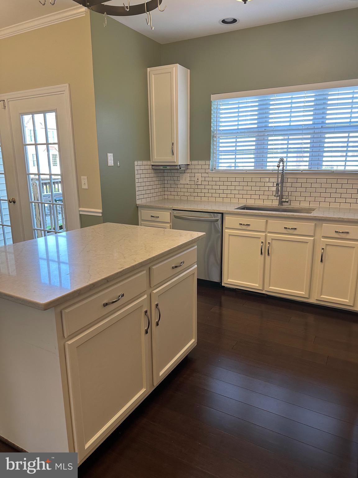 THE KNOLLS - Residential Lease