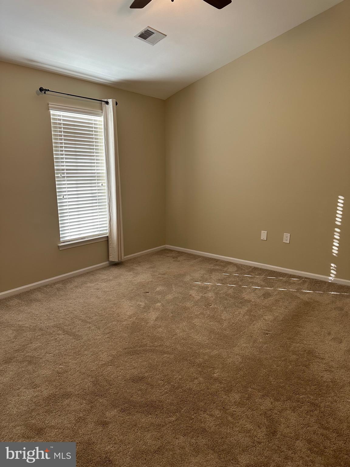 THE KNOLLS - Residential Lease