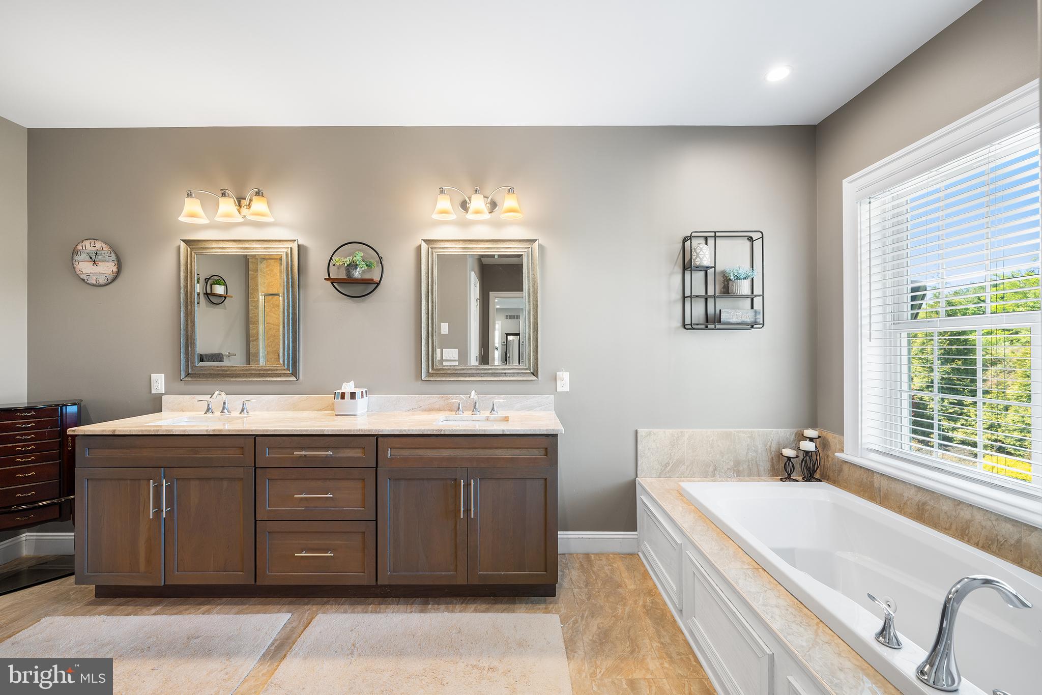 APPLEWOOD ESTATES - Residential