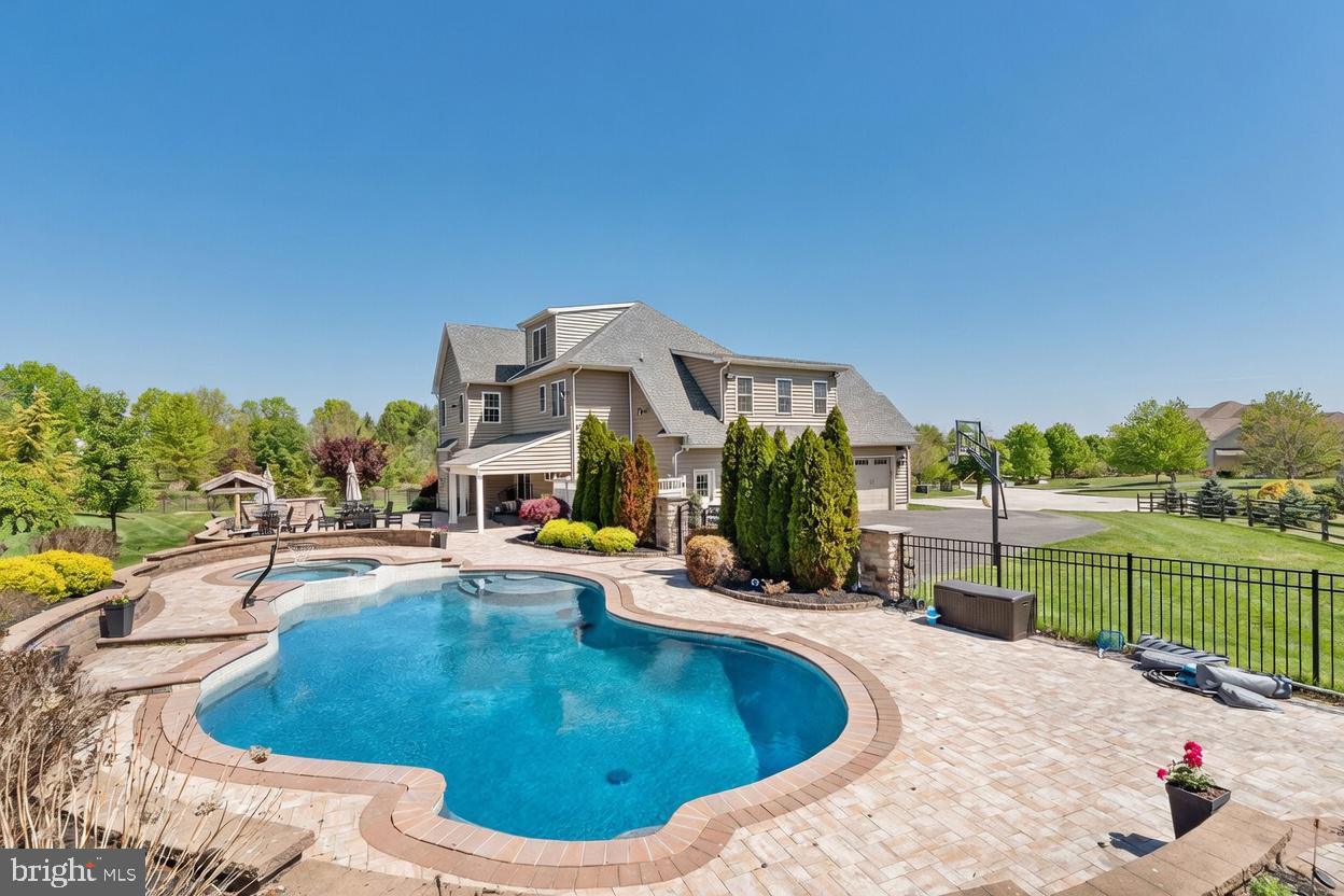 APPLEWOOD ESTATES - Residential