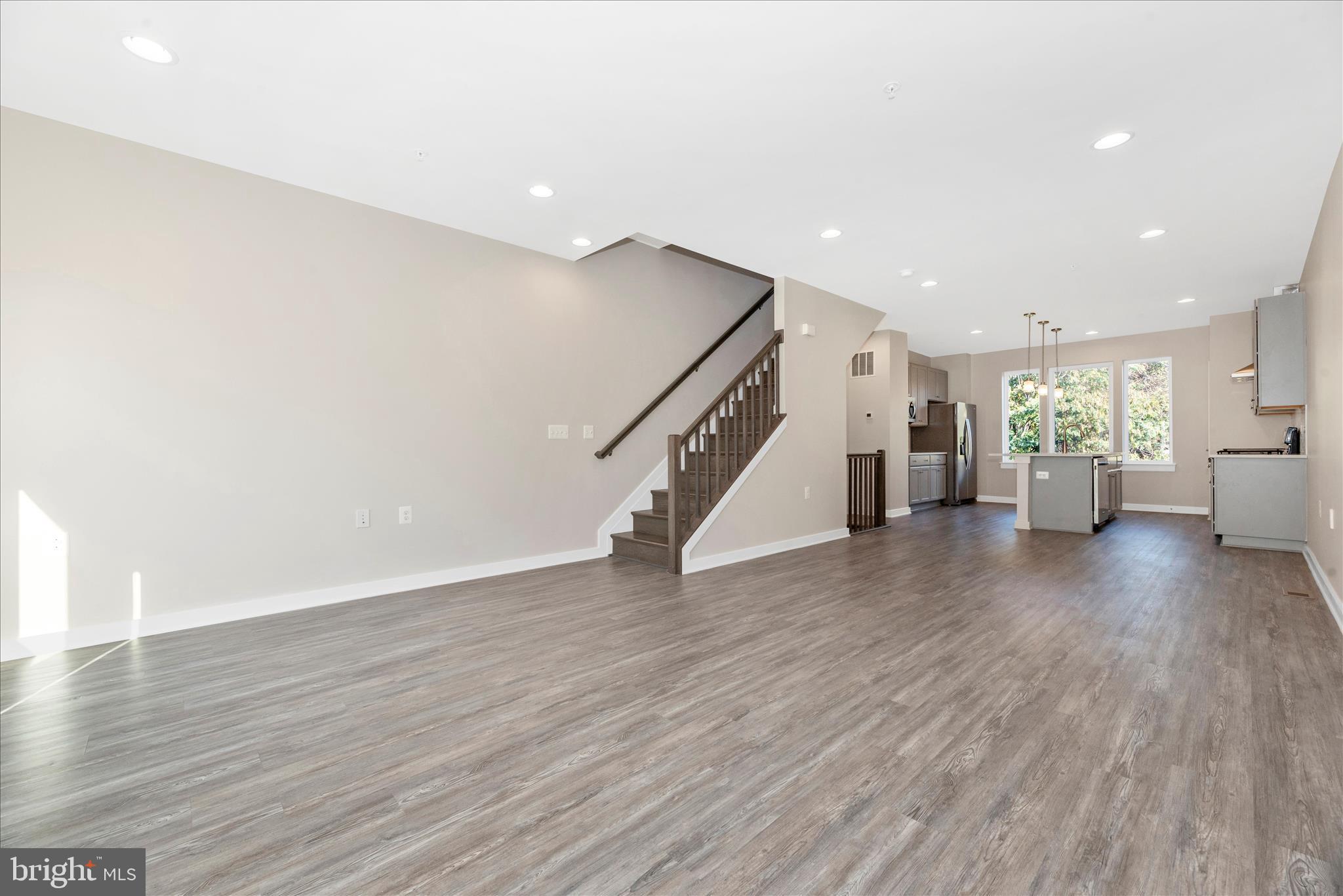 RIVER PLACE - Residential