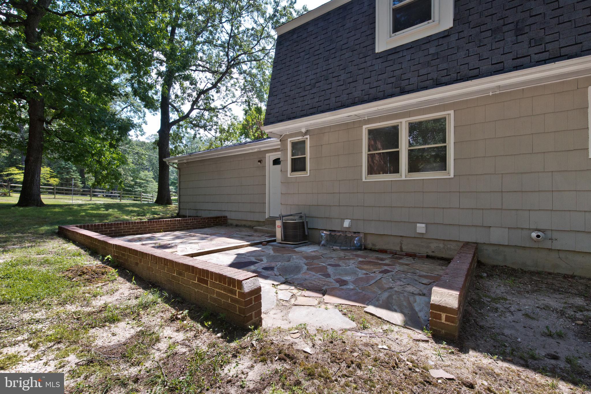 CLOVER HOMES - Residential