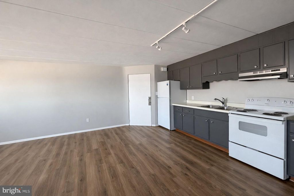 Photo of 403 N Newberry Street #303, YORK, PA 17401 (MLS # PAYK2094074)