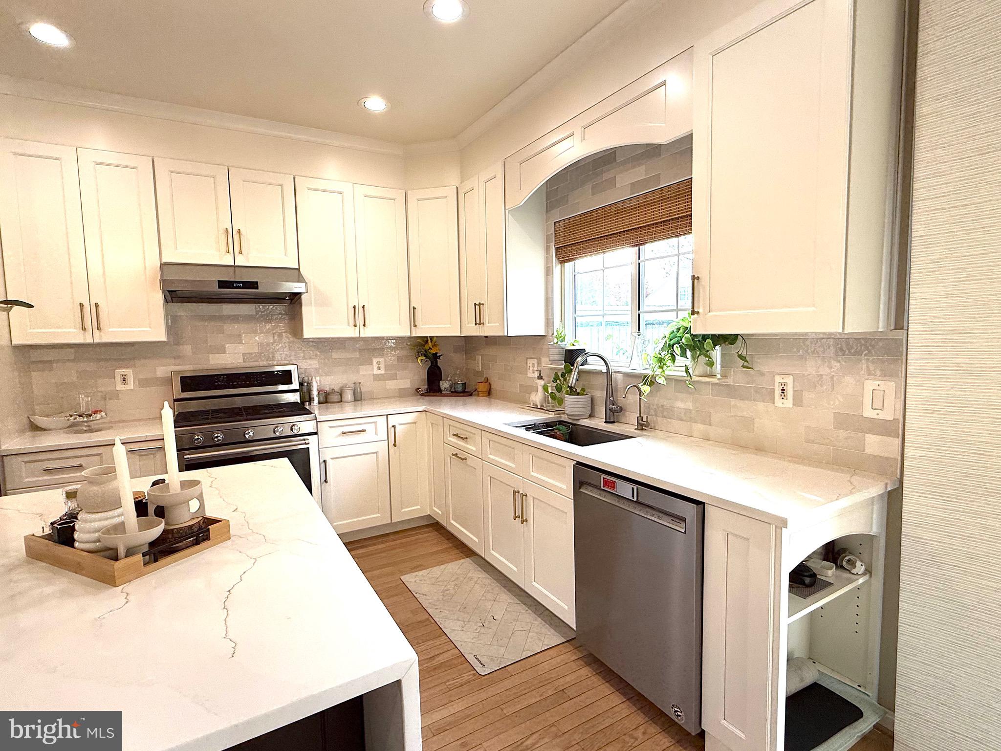 BROADLANDS - Residential Lease