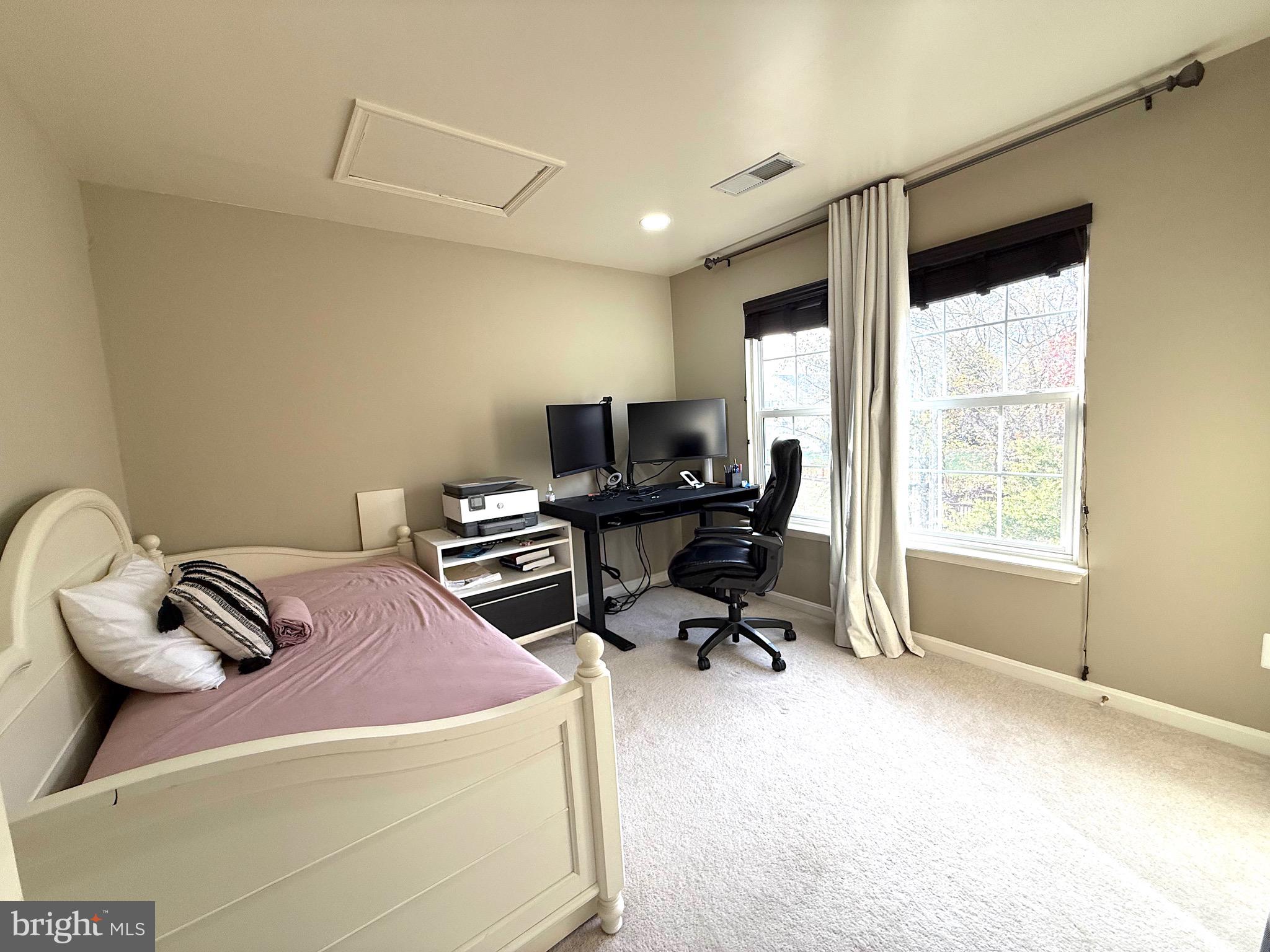 BROADLANDS - Residential Lease