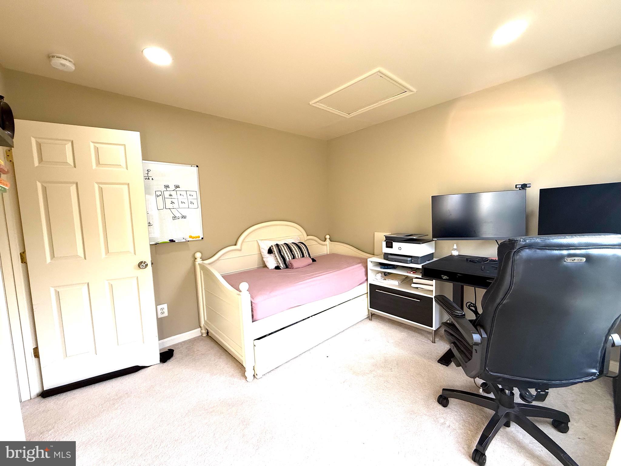 BROADLANDS - Residential Lease