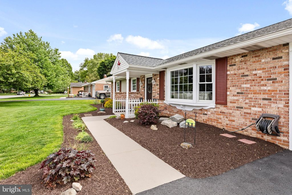 Photo of 56 Timberline Drive, LEOLA, PA 17540 (MLS # PALA2089158)