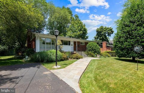 Photo of 1608 Westmoreland Street, MCLEAN, VA 22101 (MLS # VAFX2315242)