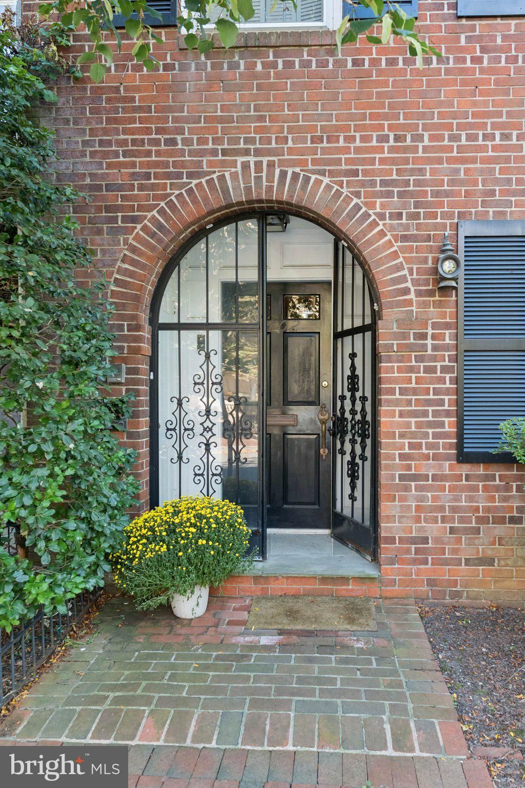 Photo of 3402 R Street NW, WASHINGTON, DC 20007 (MLS # DCDC2233520)