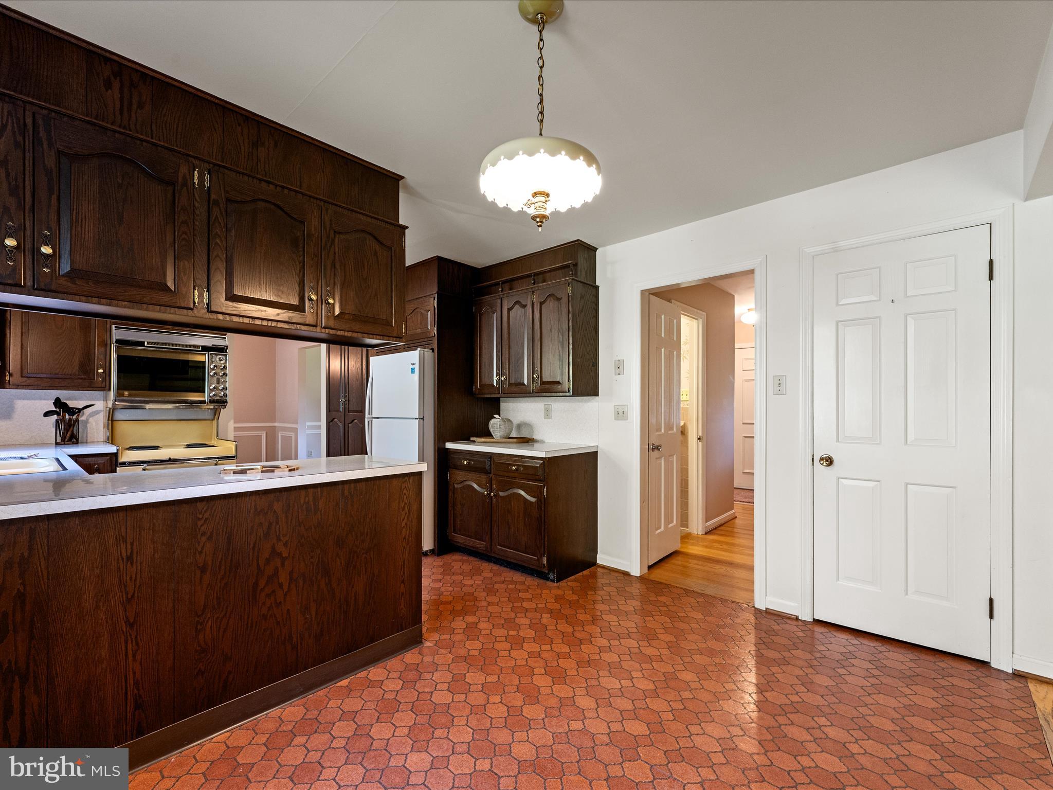 LEDGE LOWE - Residential