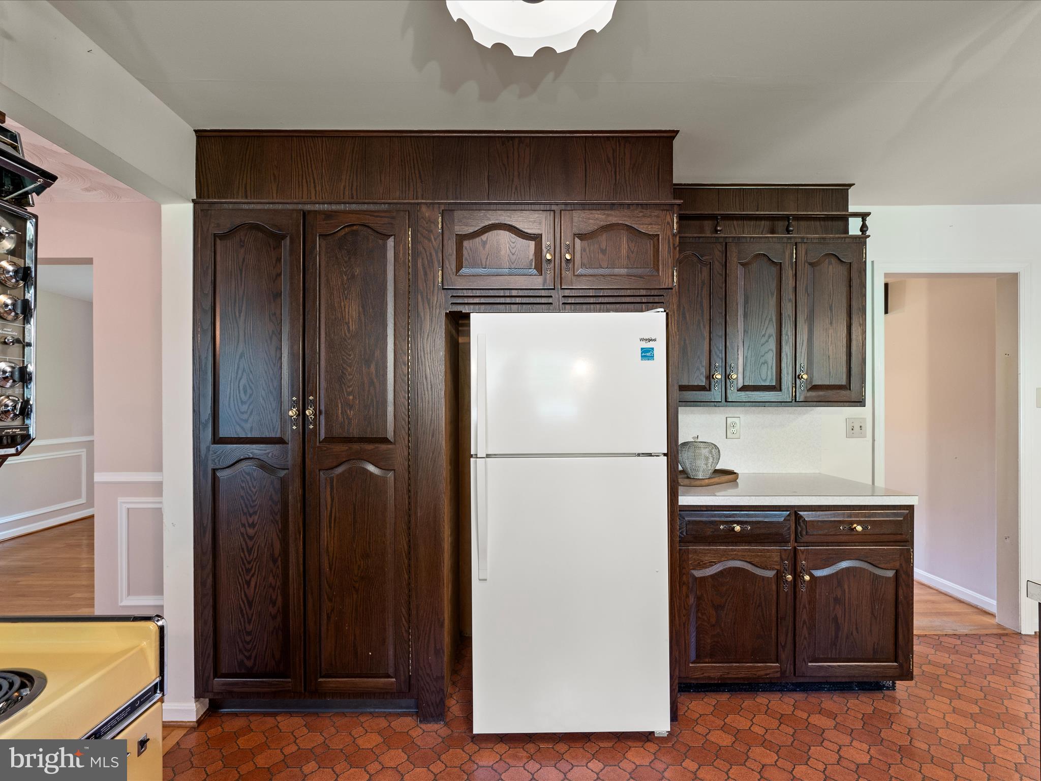 LEDGE LOWE - Residential