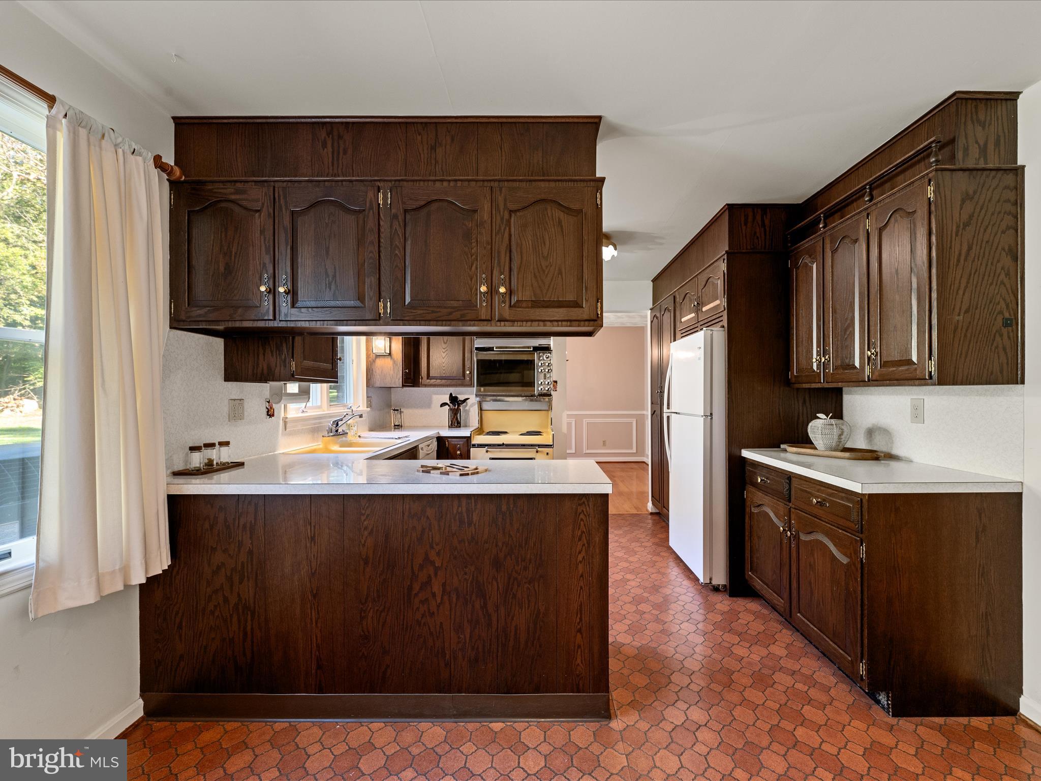 LEDGE LOWE - Residential