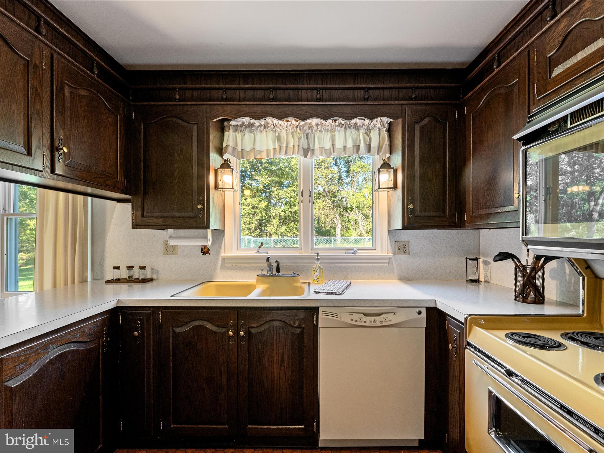 LEDGE LOWE - Residential