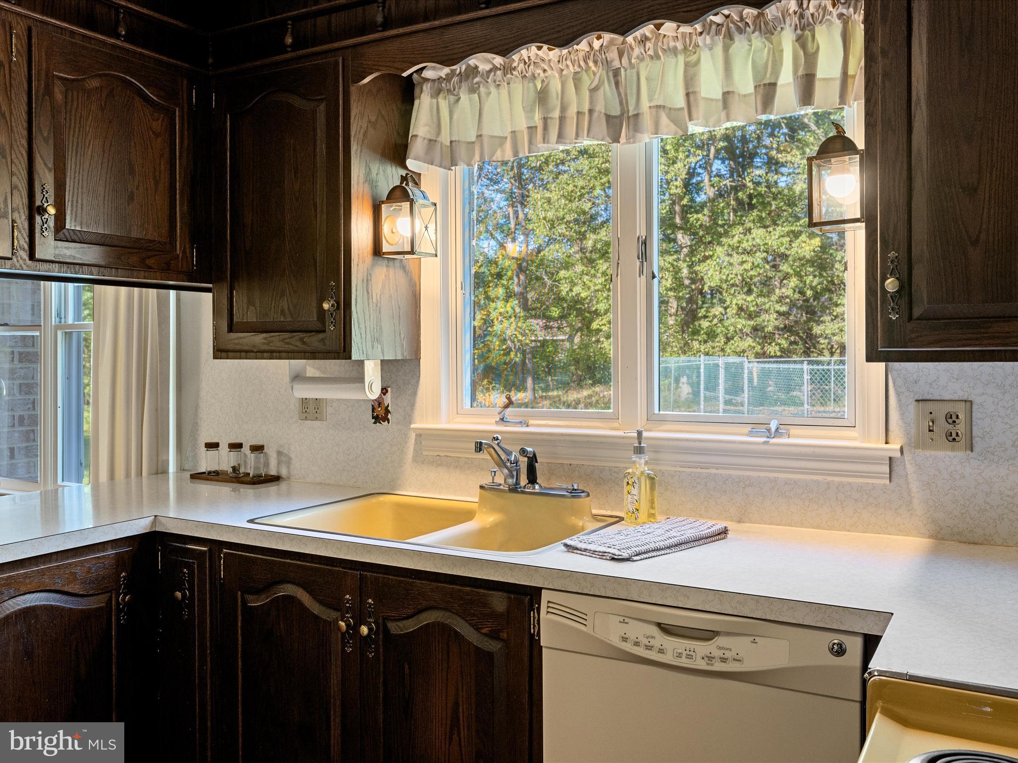 LEDGE LOWE - Residential