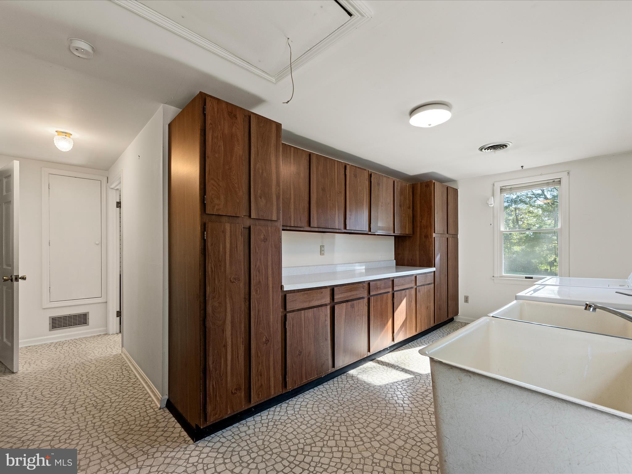 LEDGE LOWE - Residential