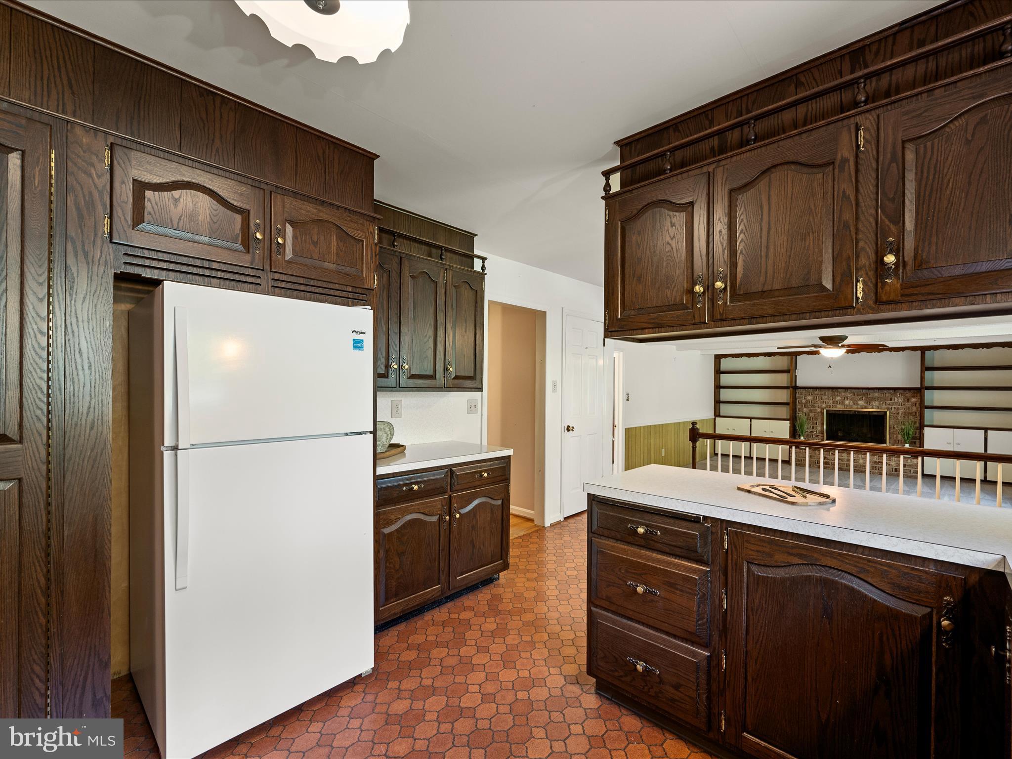 LEDGE LOWE - Residential