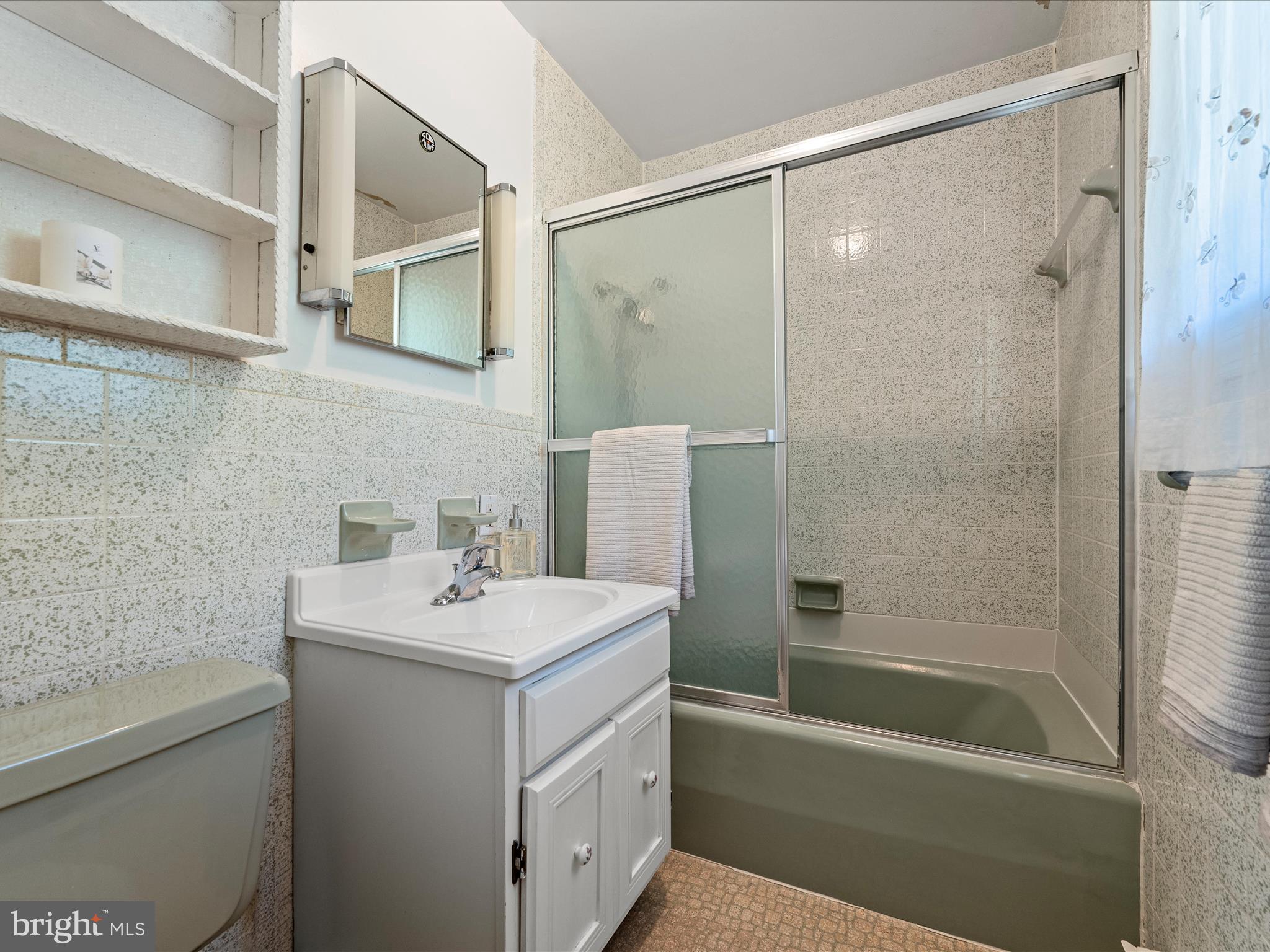 LEDGE LOWE - Residential