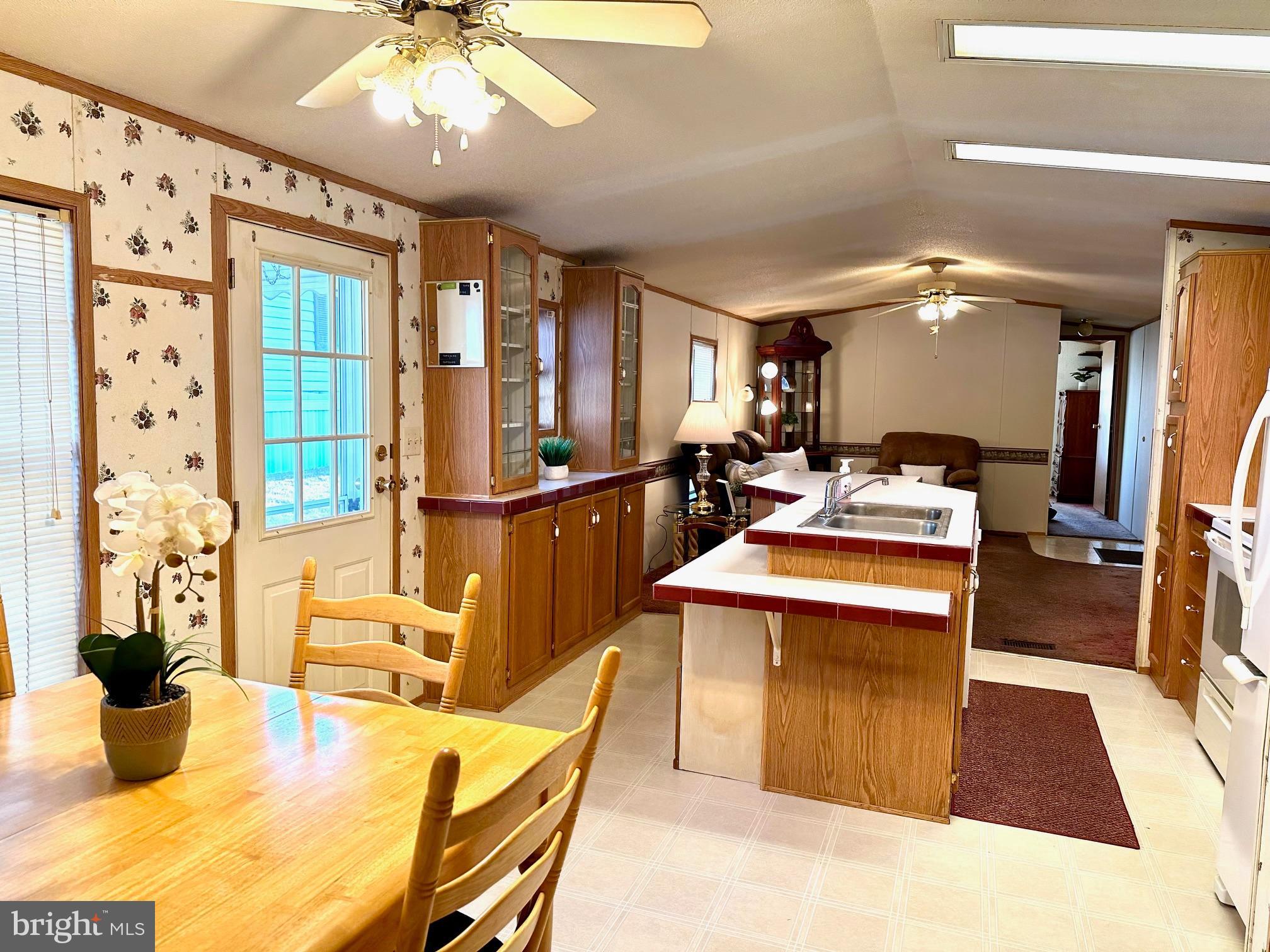 URBAN ACRES - Residential