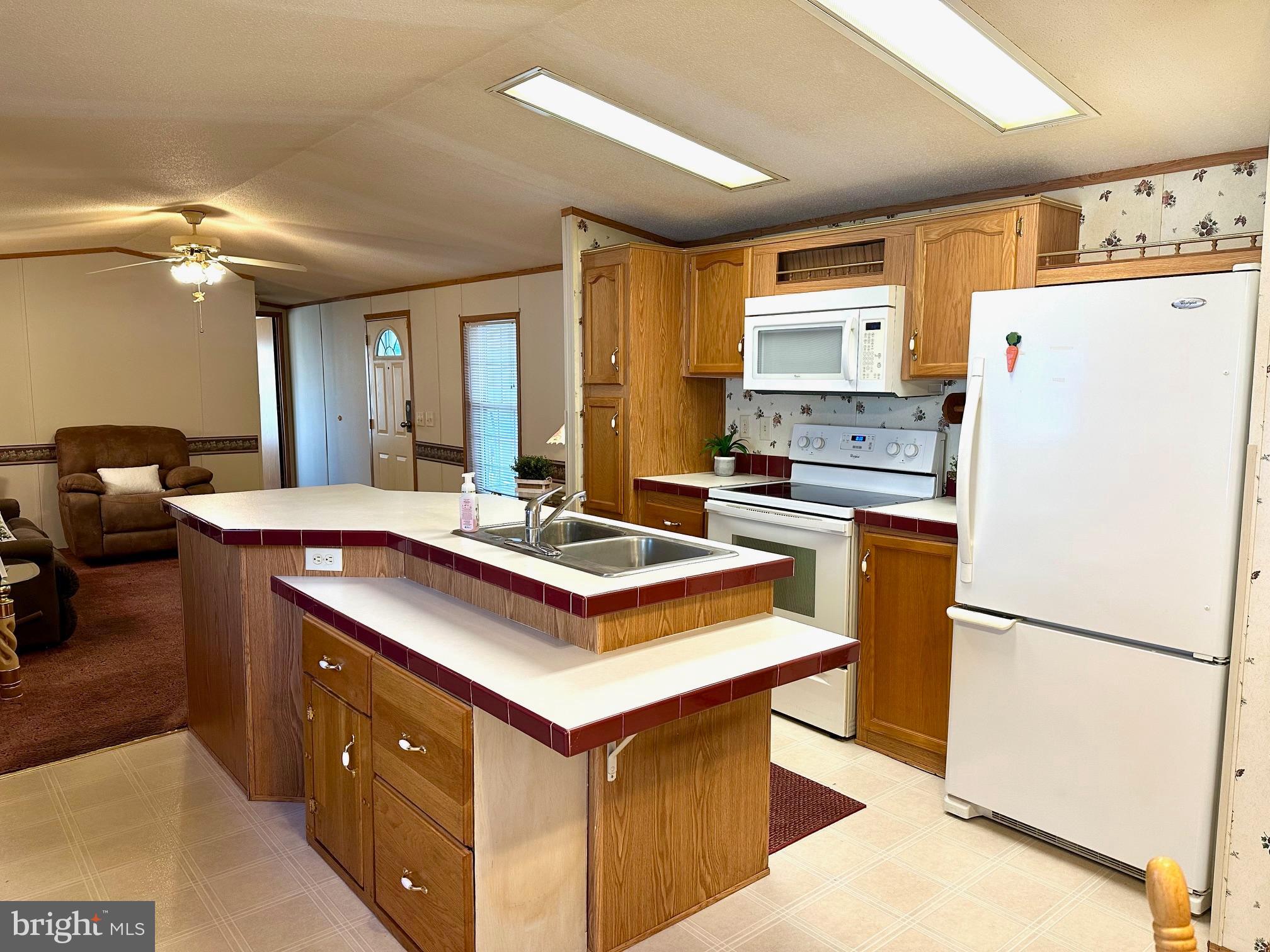 URBAN ACRES - Residential