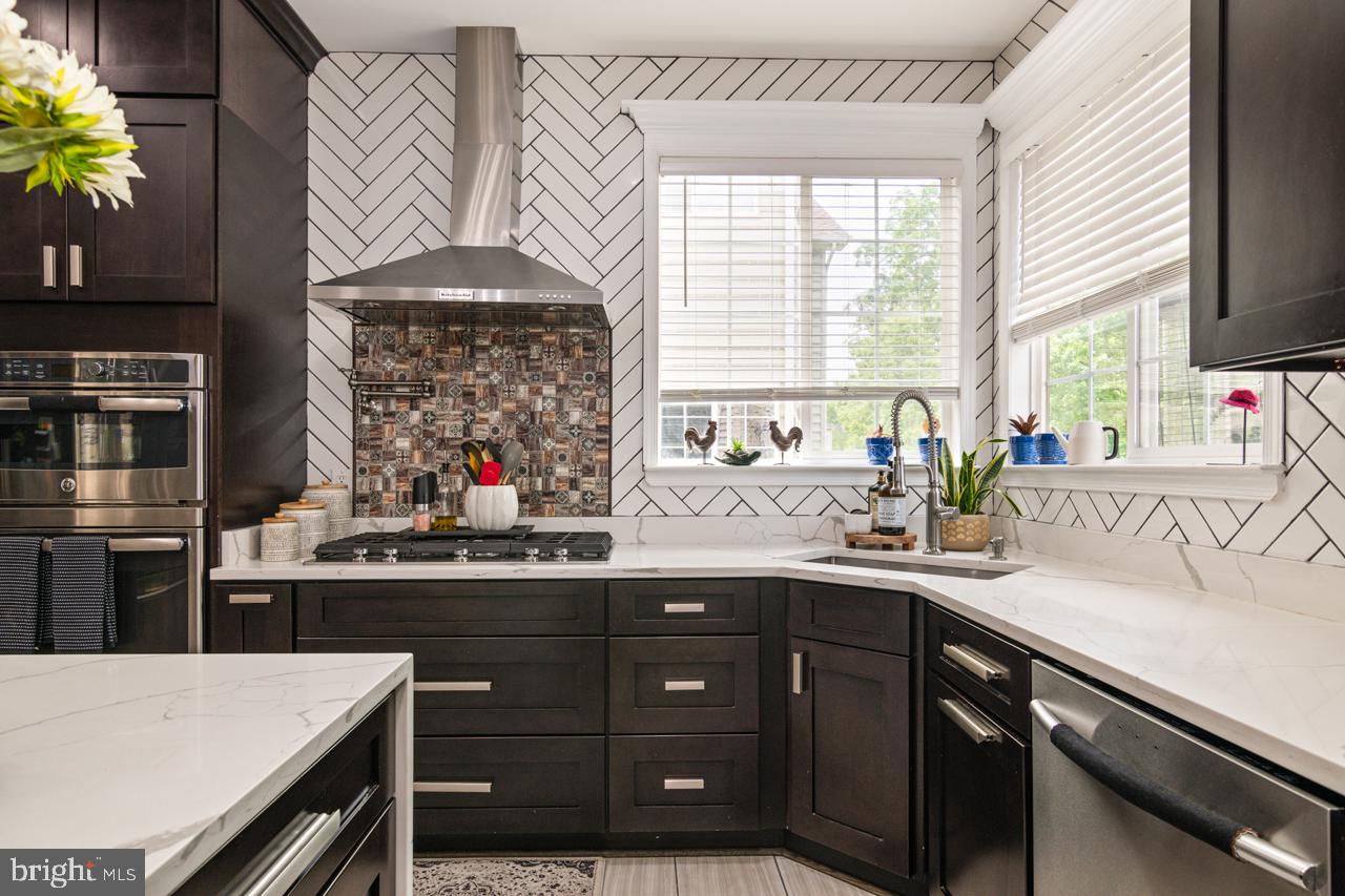 BROAD RUN OAKS - Residential