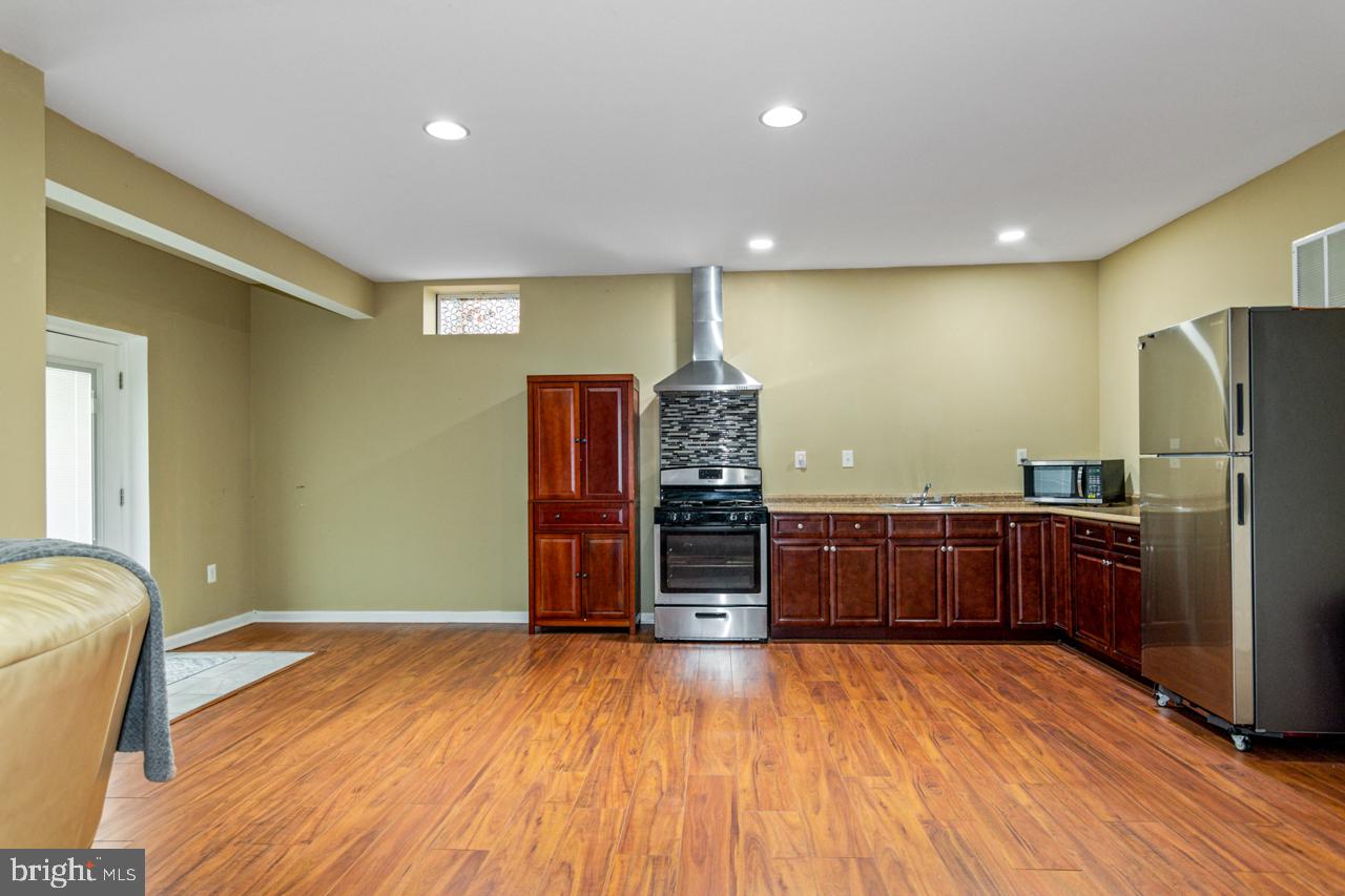 BROAD RUN OAKS - Residential