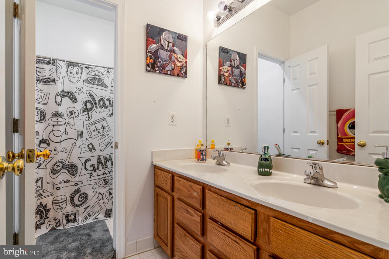 BROAD RUN OAKS - Residential