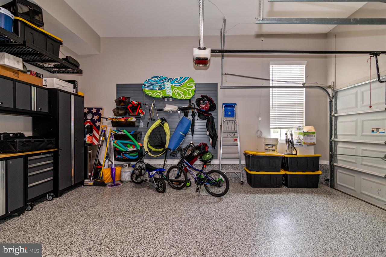 BROAD RUN OAKS - Residential