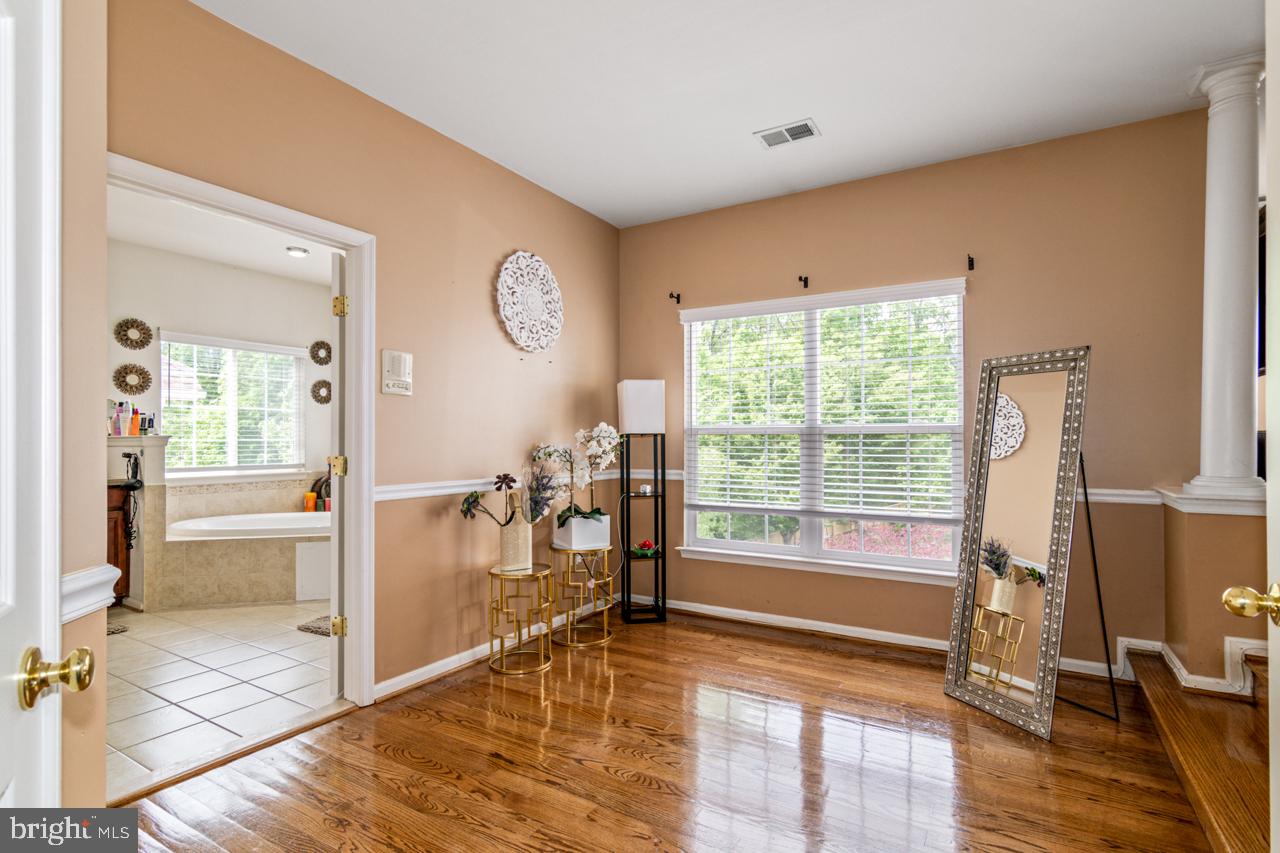 BROAD RUN OAKS - Residential