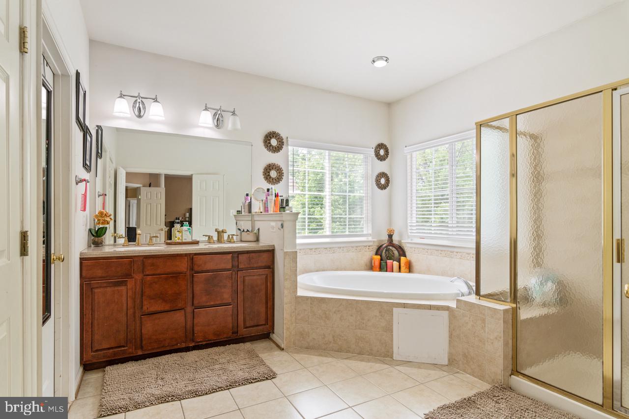 BROAD RUN OAKS - Residential