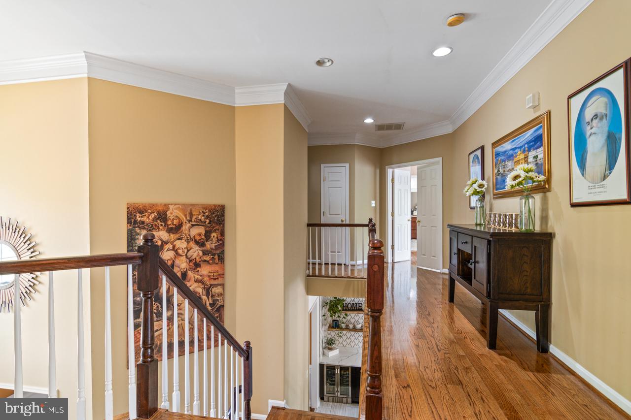 BROAD RUN OAKS - Residential