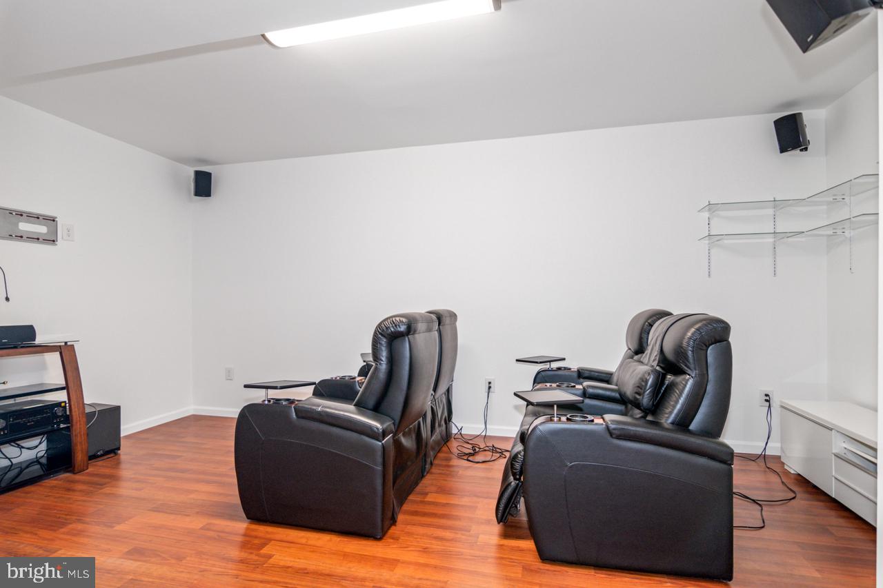 BROAD RUN OAKS - Residential