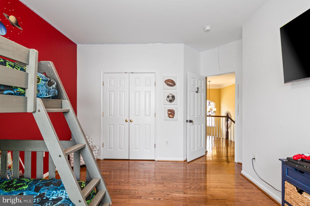 BROAD RUN OAKS - Residential