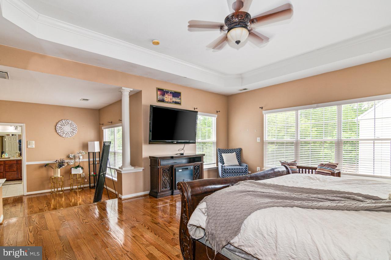 BROAD RUN OAKS - Residential