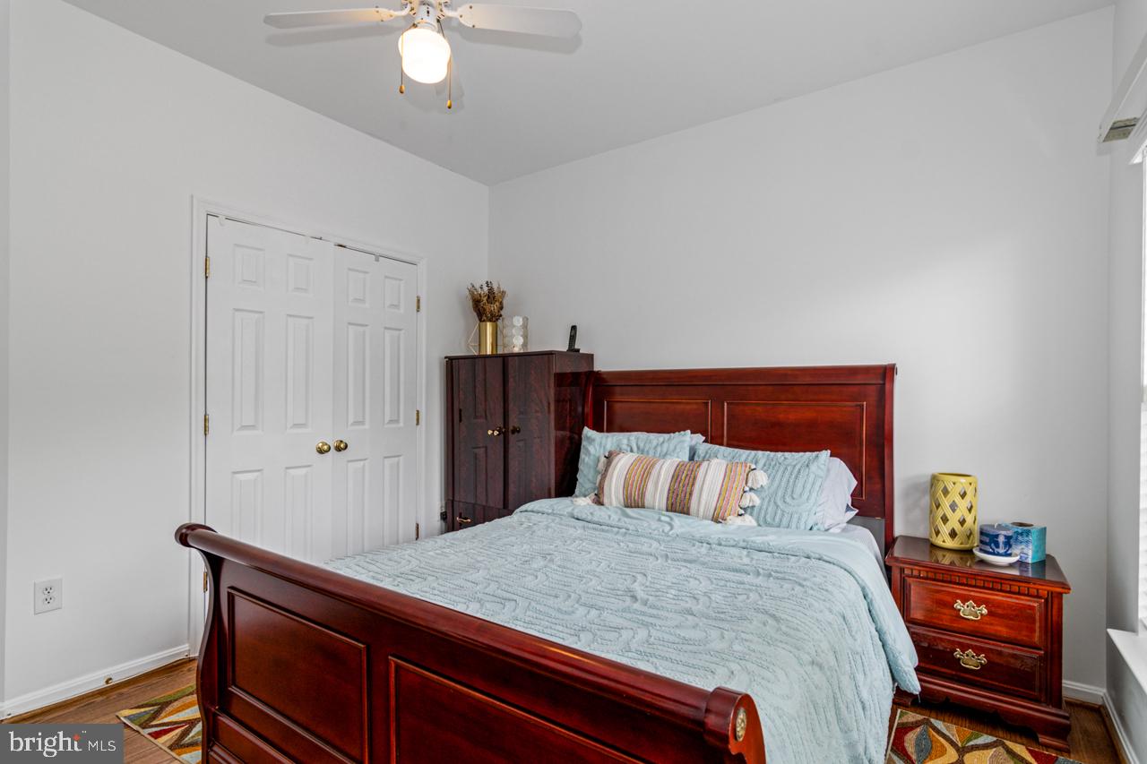 BROAD RUN OAKS - Residential