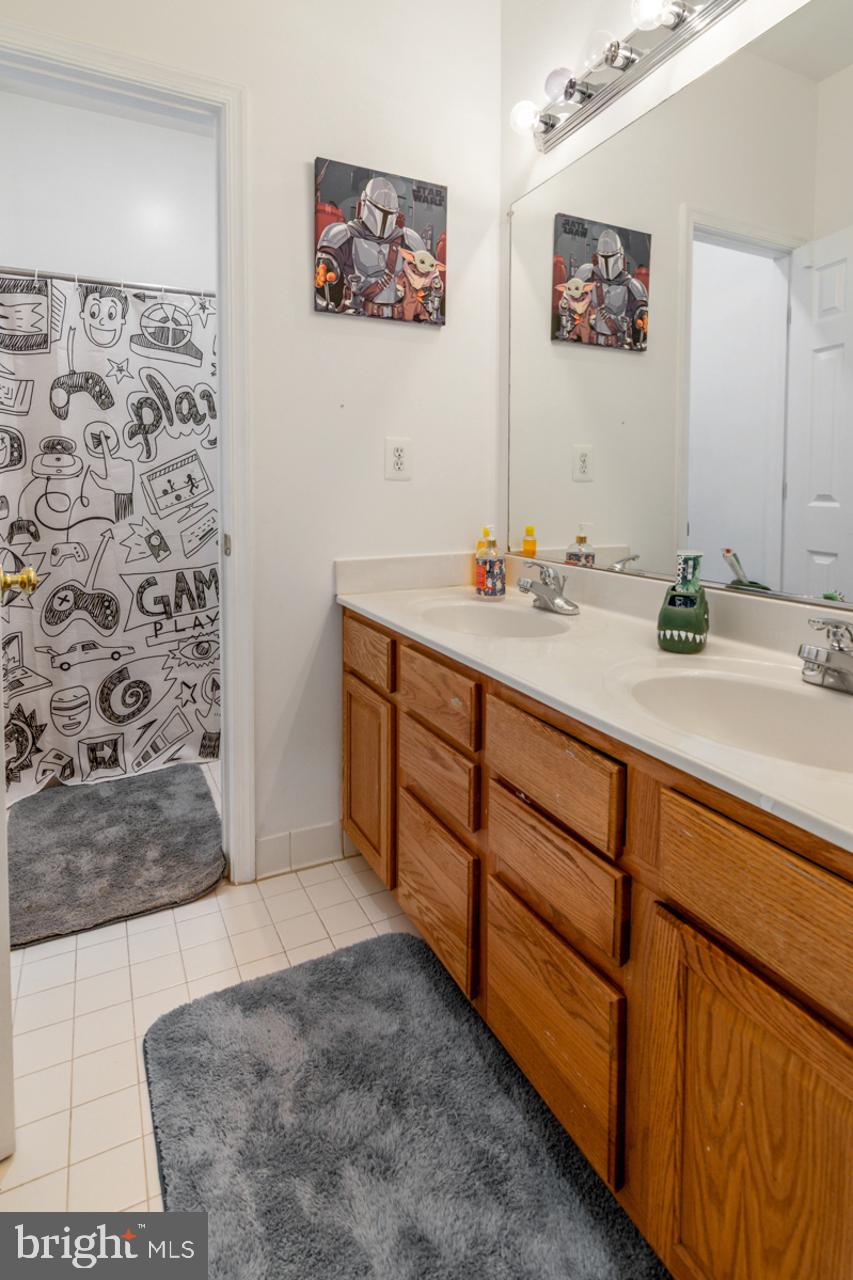 BROAD RUN OAKS - Residential