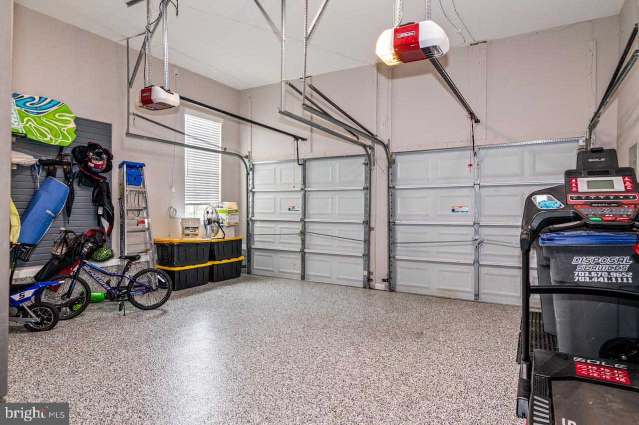 BROAD RUN OAKS - Residential