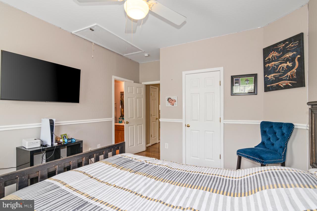 BROAD RUN OAKS - Residential