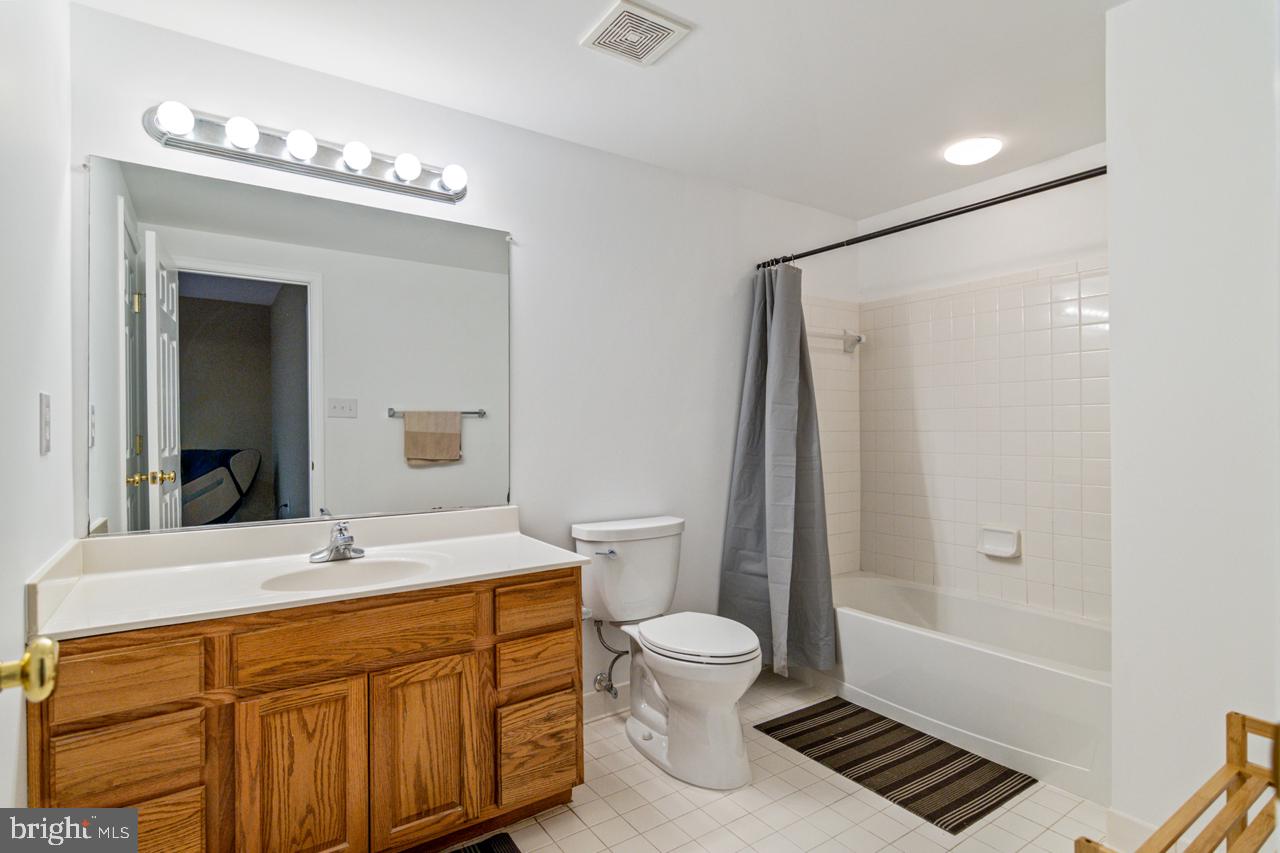 BROAD RUN OAKS - Residential