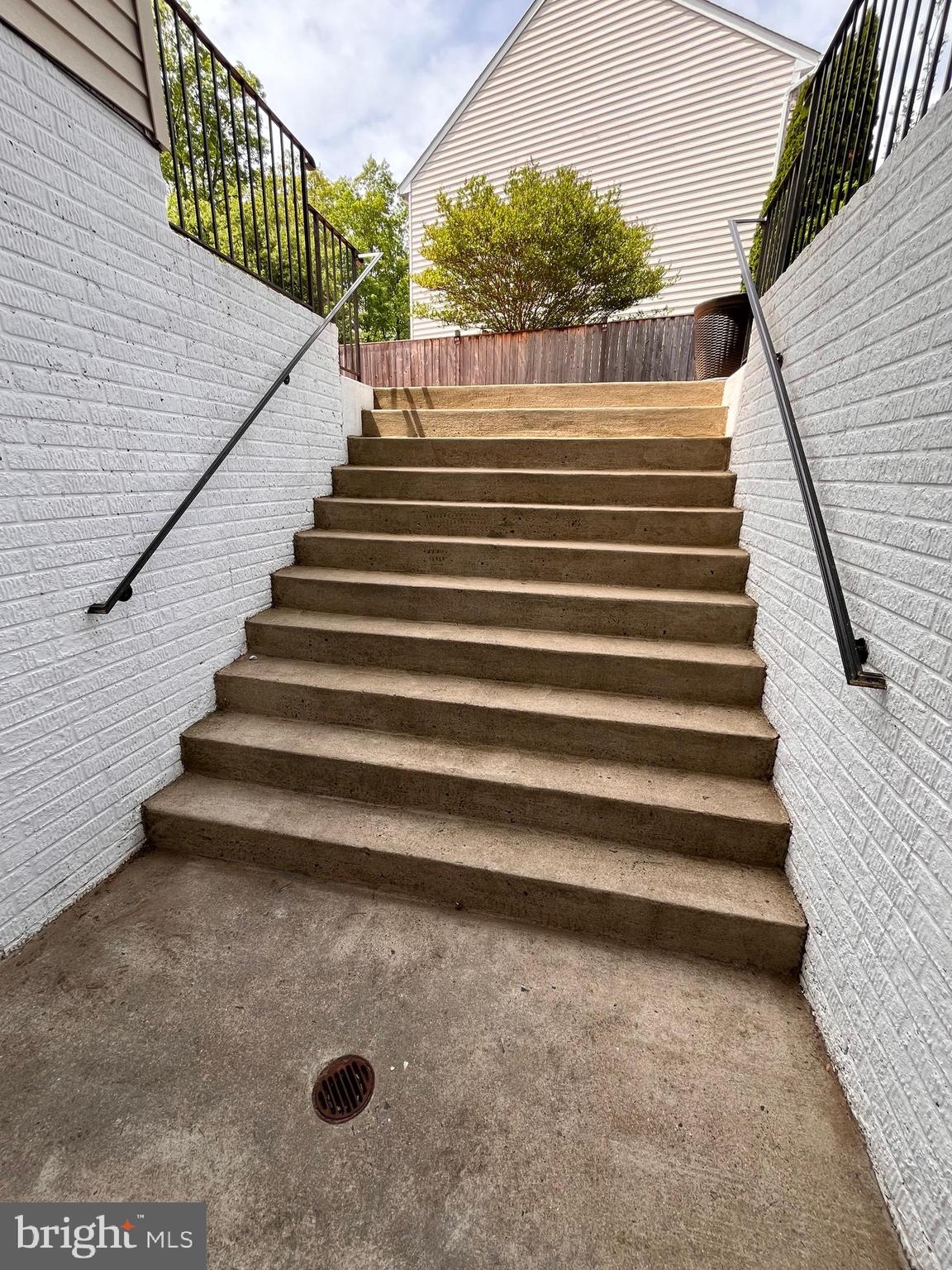 BROAD RUN OAKS - Residential