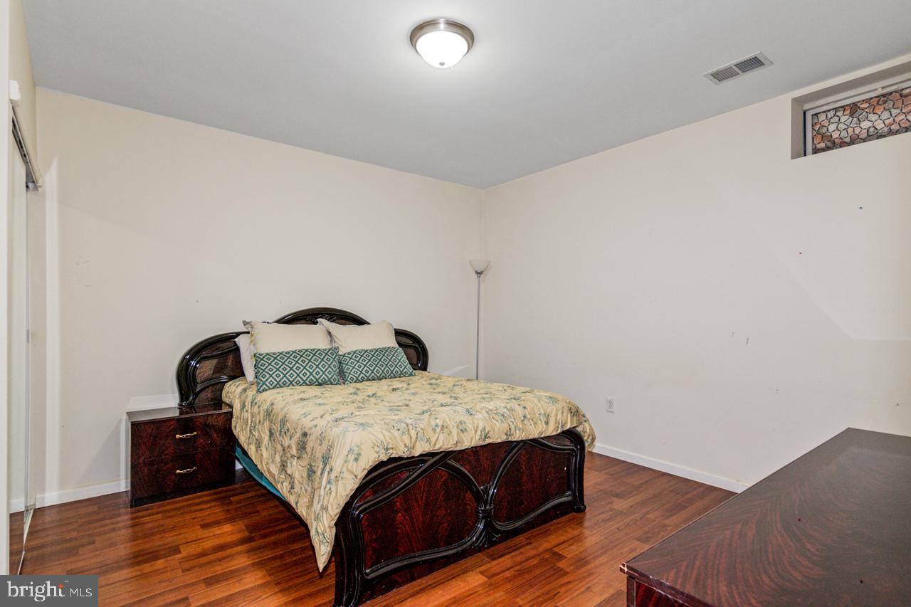 BROAD RUN OAKS - Residential