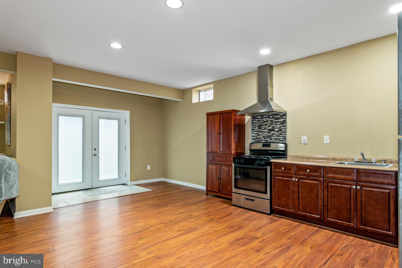 BROAD RUN OAKS - Residential